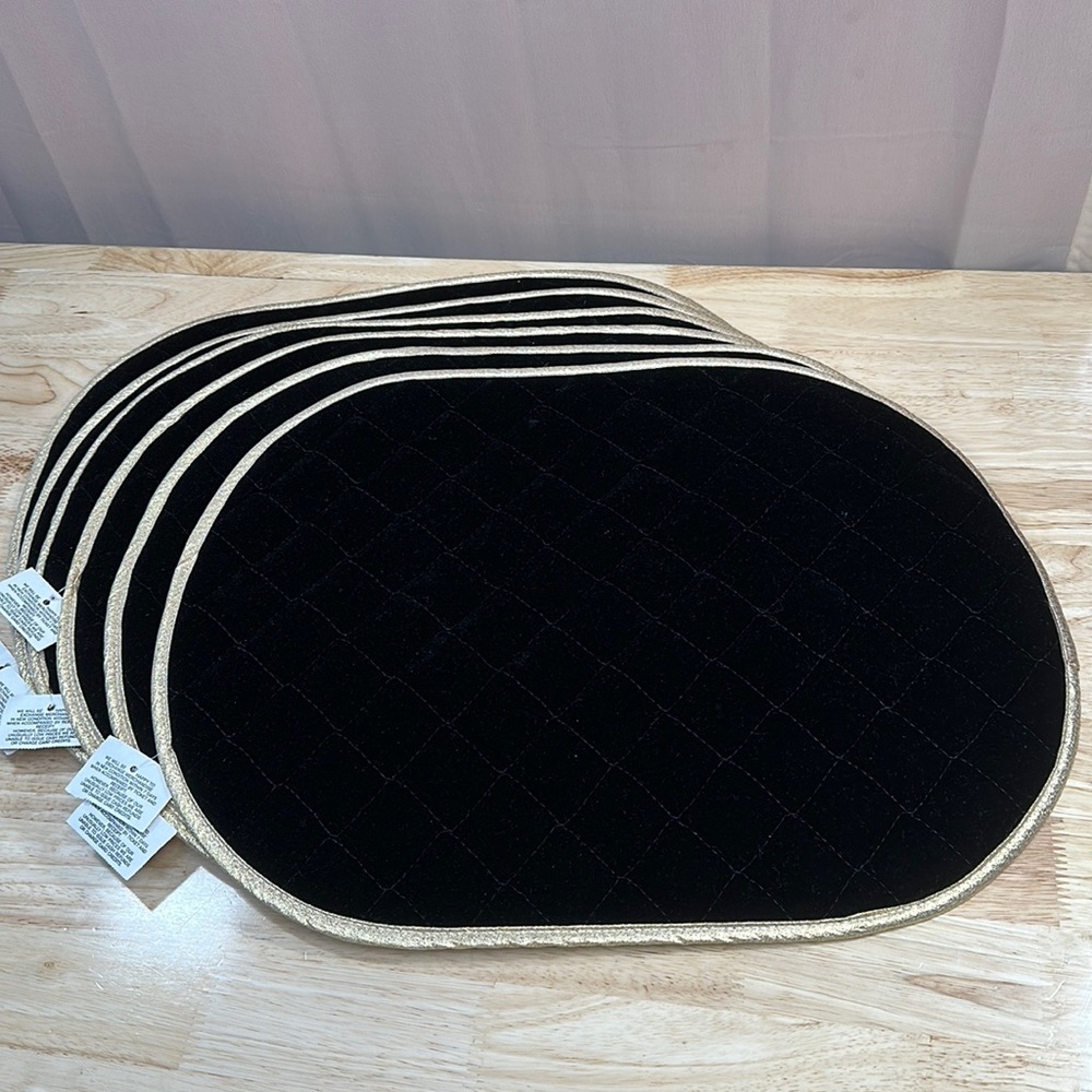 Holiday Velvet Quilted Oval Black Placemats-6 - Picture 4 of 8
